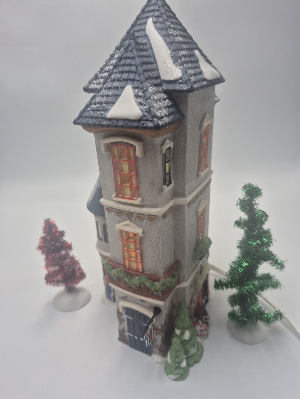Department 56 North pole village series, Tin Soldier shop